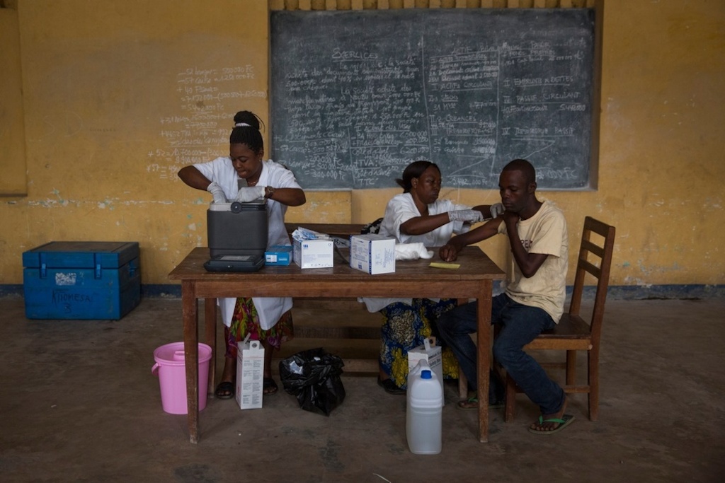 A man is vaccinated against yellow fever by A Medecins Sans Frontieres (MSF) in Matadi, Democratic Republic of Congo. Photographer: MSF