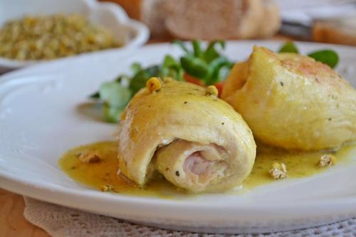 Involtini di pollo alla camomilla. La ricetta contro l'insonnia della food blogger Federica Giuliani