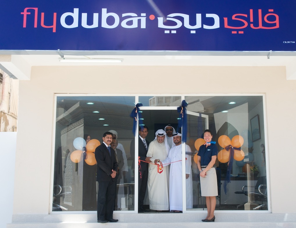 Sudhir Sreedharan, flydubai’s Head – Commercial Operations Subcontinent, GCC and Africa, Hamad Obaidalla and Mohamed Al Zarouni open the flydubai Travel Shop in Salalah