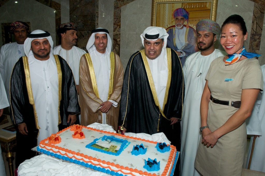 Mohamed Al Zarouni, Head of Air Transport at the Dubai Civil Aviation Authority and Omar Bin Ghaleb, Deputy Director General of the General Civil Aviation Authority join Hamad Obaidalla and Sheikh Hamood Bin Mustahil Al Mashani to cut the cake in celebration of flydubai’s new route to Salalah