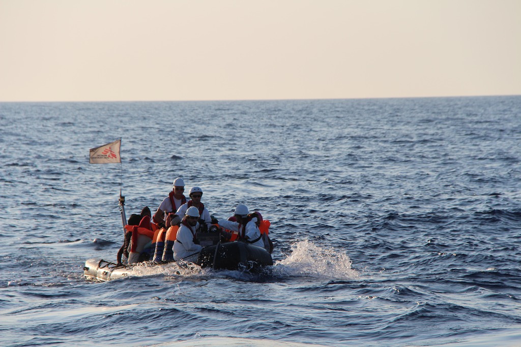 Rescuing the first people and bringing them safely back on board of Dignity I. Photo: MSF