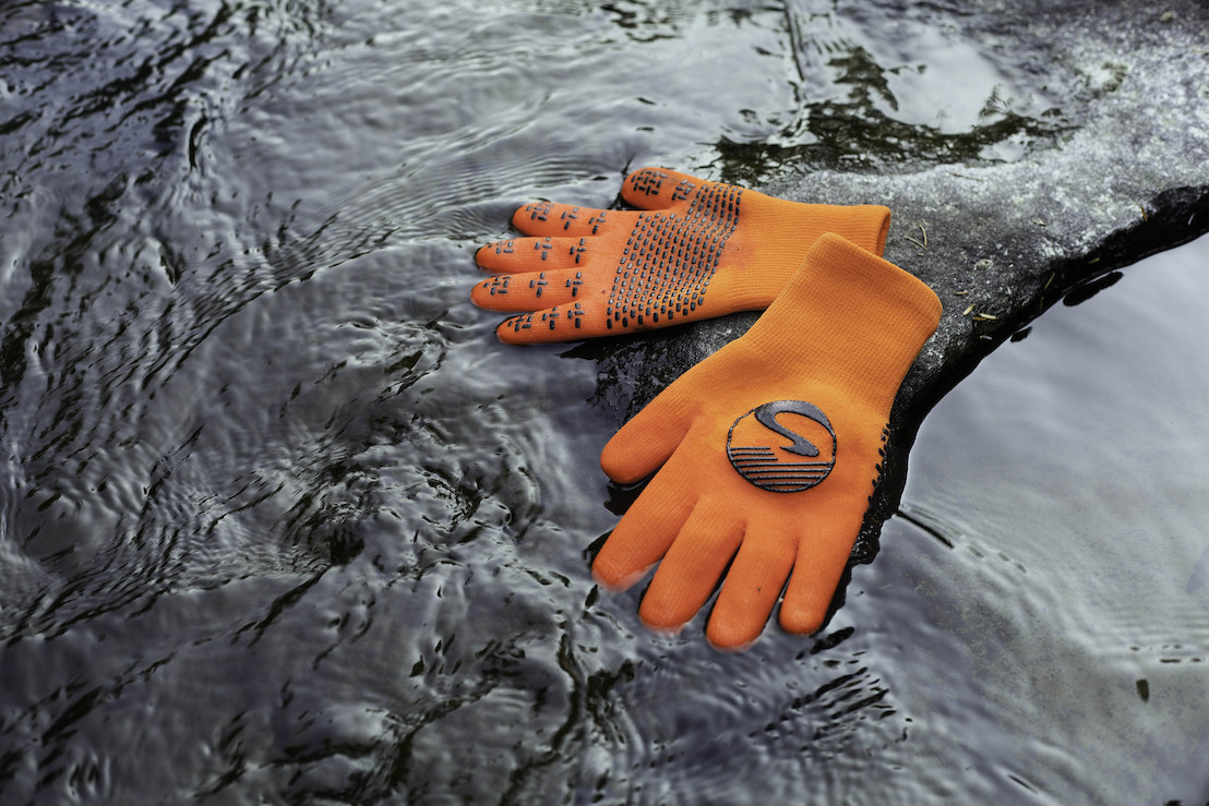 SHOWERS PASS RELEASES CROSSPOINT LIGHTWEIGHT WATERPROOF GLOVES AND SOCKS