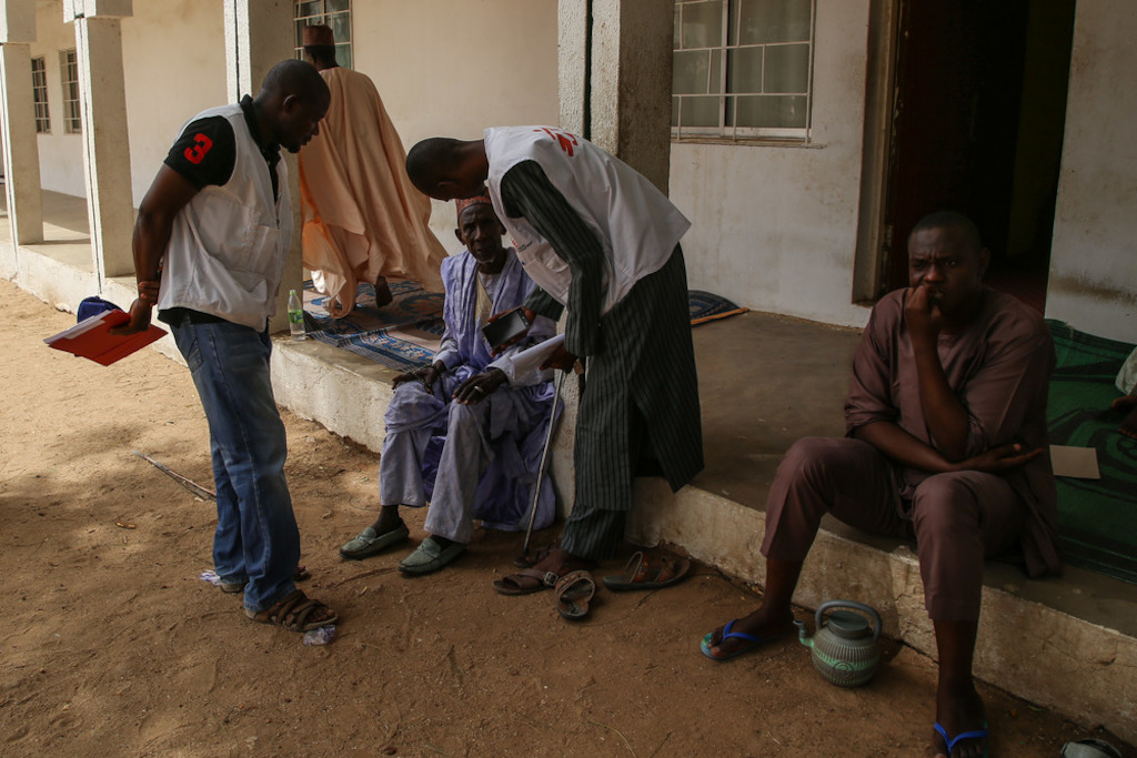A community elder from Damaturu, Nigeria, talks to MSF staff during the course of a meningitis vaccination campaign. Photographer: Igor Barbero/MSF