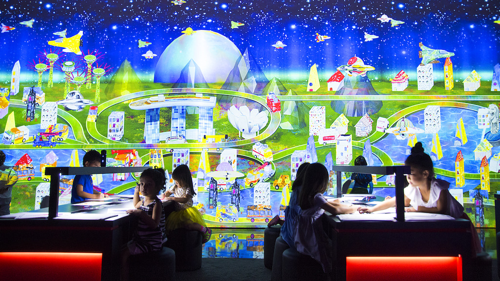 Future World con proyectores Panasonic. Crédito Foto: teamLab