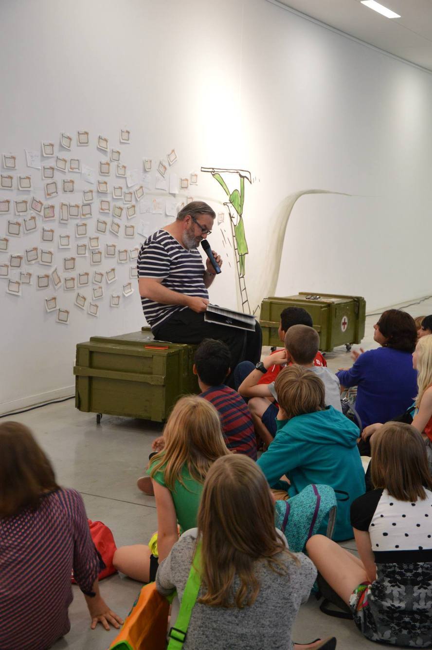 PERSUITNODIGING: Wim Opbrouck en 100 Leuvense schoolkinderen filosoferen over de vijand