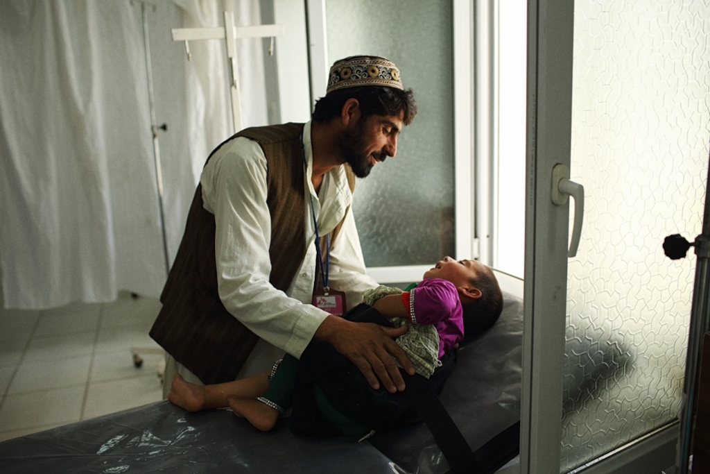 System identifier<br/>: MSF149192<br/>Title<br/>: Trauma Centre Kunduz<br/>Photographer / cameraman<br/>: Andrew Quilty<br/>Countries:<br/>Afghanistan. Qudus brought his four year old dauger khal Bibi in after she fell through the roof of their home and injured her leg. At Médecins Sans Frontières (MSF) Kunduz Trauma Centre where free treatment is provided to patients regardless of their political affiliation (ie. the side on which the fight in the war between the armed opposition group and Government forces) MSF’s trauma centre is the only facility of its kind in the whole north-eastern region of Afghanistan providing high level life- and limb-saving trauma care. MSF opened Kunduz Trauma Centre in August 2011 to provide high quality, free medical and surgical care to victims of trauma such as traffic accidents, as well as those with conflict related injuries from bomb blasts or gunshots.