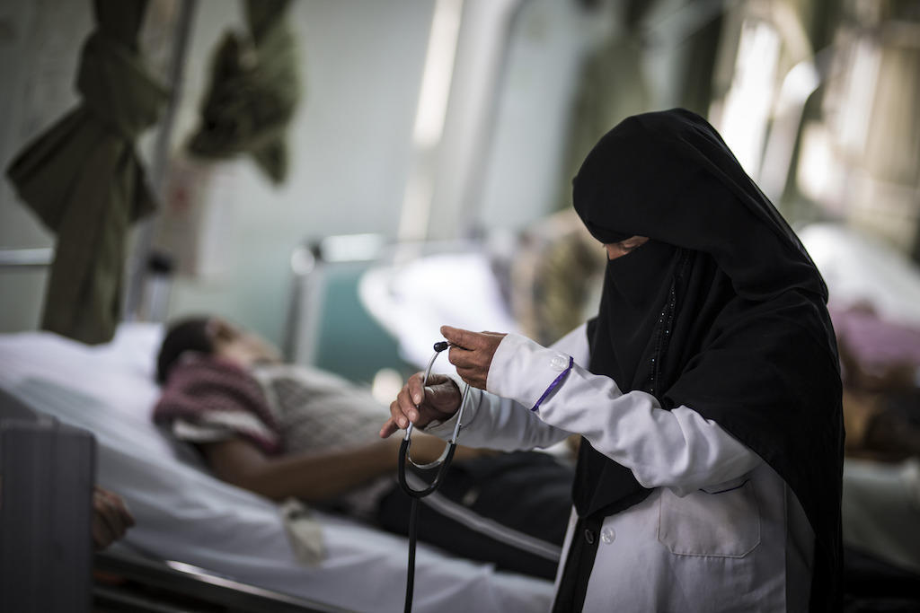 Kawkab Al Sarafi works as a nurse in the Emergency Room of the Al Koweit university hospital in Sana’a since 1 year. Since she started her job, she hasn’t been paid a cent. Kokab explains that she lives far away and has to walk to go to the hospital as most of the time she can’t pay for the transportation. When she doesn’t work at the hospital, she goes to the khat market to try to buy large quantities to resell it. « We are really poor, i live with my sister and sometimes we haven’t money to buy food », she added. Kokab is one out of thousands health workers who haven’t been paid since a year, when the government stopped paying the salaries of the civil servants. Photographer: Florian SERIEX