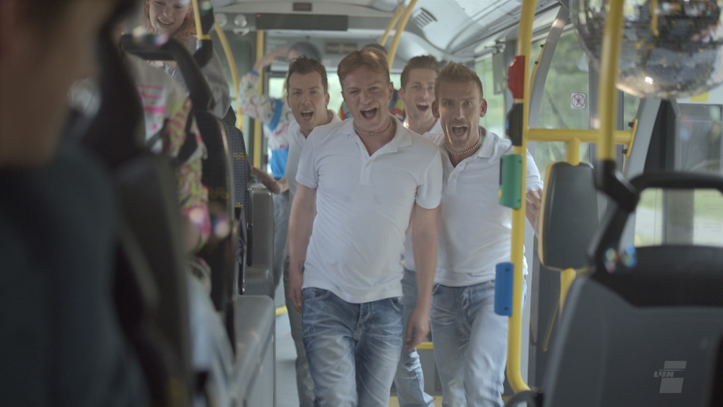 Get Ready! in het promospotje voor de app met halteaankondiging van De Lijn.