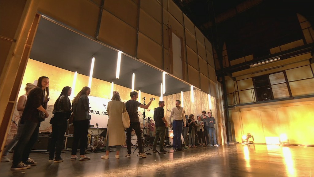 1. Helaas, geen optreden van Tobias' favoriete band<br/>Sorry voor alles (c) VRT