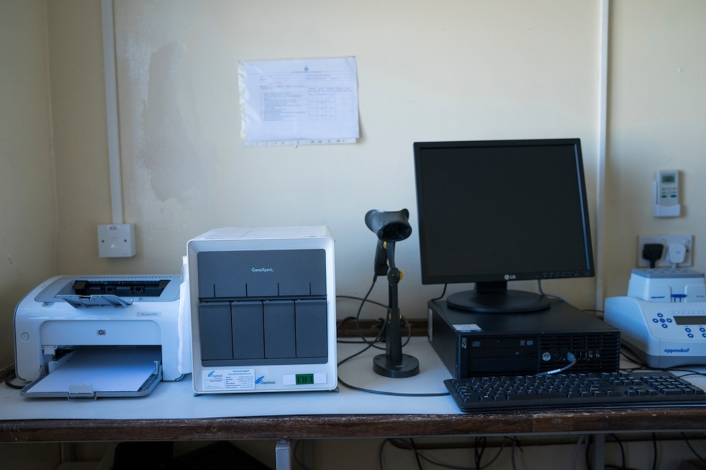 Gutu Mission Hospital's laboratory © Melanie Wenger
