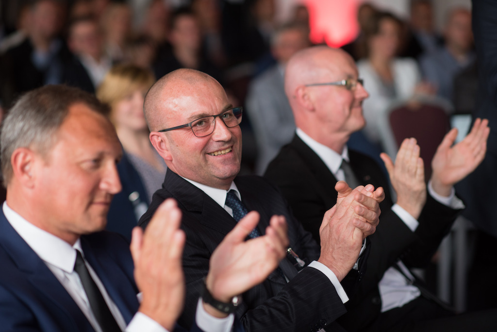 Left: Peter Somers, CEO -owner of SprintPack<br/>Middle: Georg Kirchmayr, President TGW Logistics Group<br/>Right: Andy Smith, Managing Director Northern Europe at TGW Logistics Group