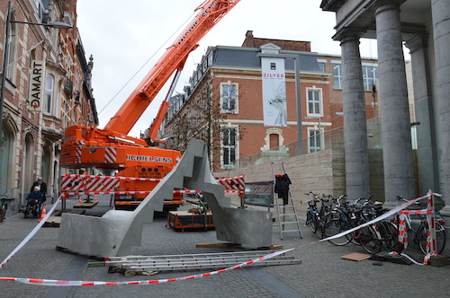 Installatie trapsculptuur Hannes Van Severen (c) M - Museum Leuven