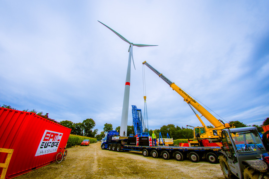 Bouw windturbines windpark Storm in Geel op volle toeren