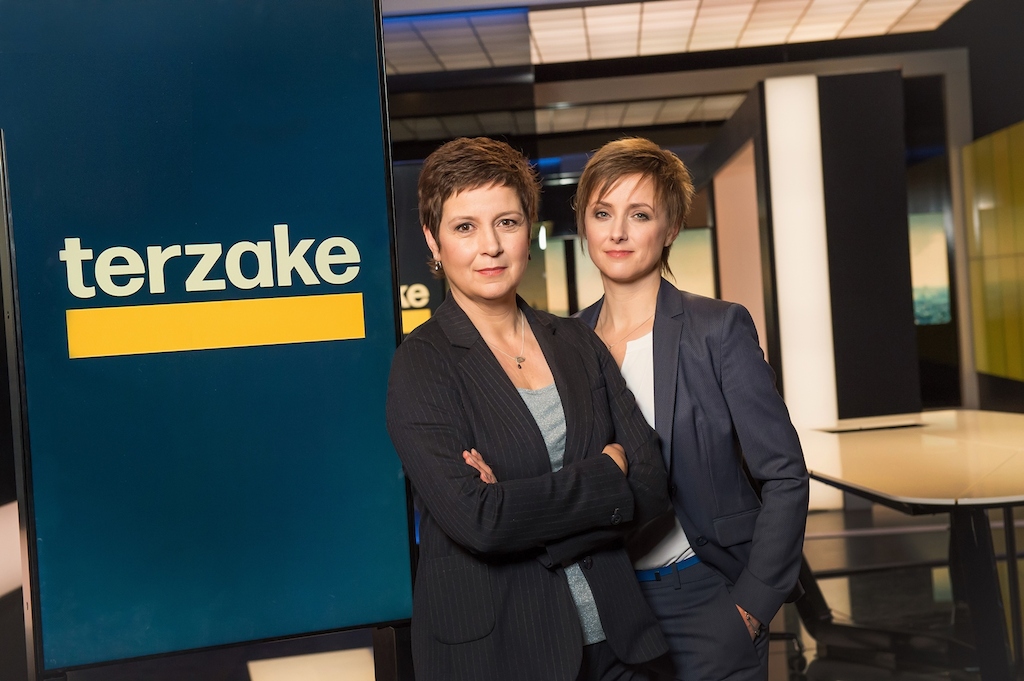 Kathleen Cools en Annelies Beck in het nieuwe Terzake-decor - (c) Joost Joossen
