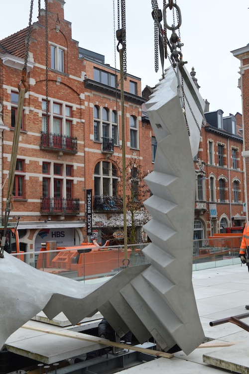 Installatie trapsculptuur Hannes Van Severen (c) M - Museum Leuven