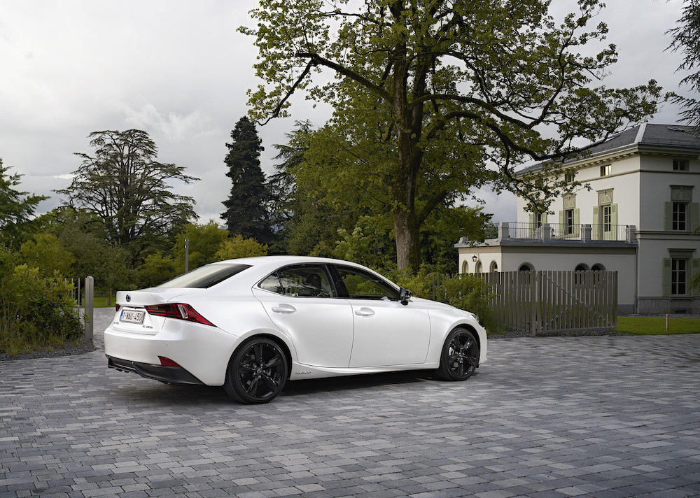 WERELDWIJDE VERKOOP VAN LEXUS ‘INTELLIGENT SPORT SEDAN’ OVERSCHRIJDT KAAP VAN EEN MILJOEN