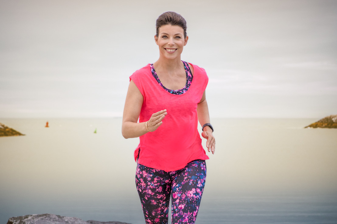 Loop de ondergaande zon tegemoet met Evy Gruyaert op de Ostend Night Run