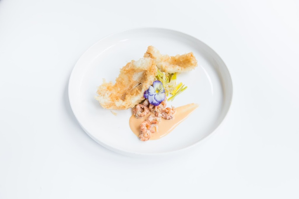 La Galleria - Ostênche Zaitoenge krulle - Noordzeetong, prei, garnalen jus, groentenchips.
