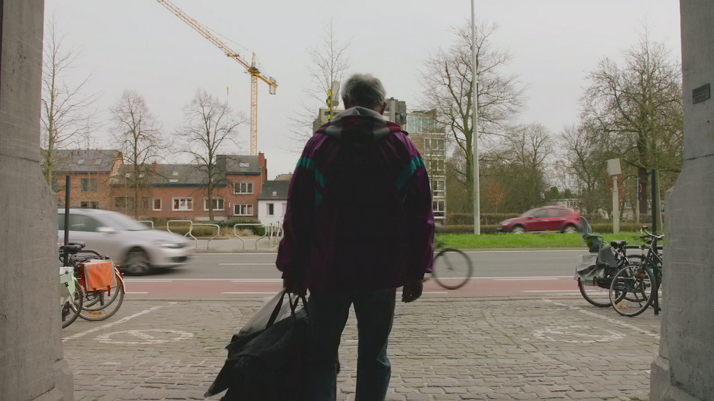 Eddy verlaat de gevangenis (c) VRT- Onder embargo tot en met vrijdag 9 juni 20.40 uur