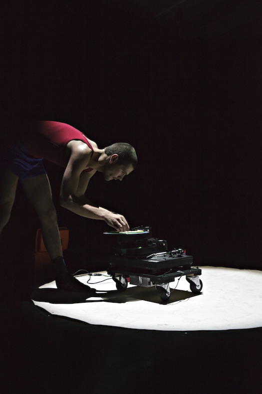 Fr. 28 & Sa. 29.10, 20:30<br/>Louis Vanhaverbeke - MULTIVERSE - photo: Jolien Fagard