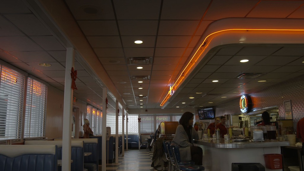 Karine in diner<br/>Dwars door Amerika (c) VRT
