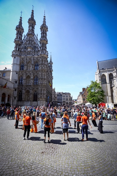 Alackadaisical, een groep drummers, brachten sfeer op de Grote Markt.