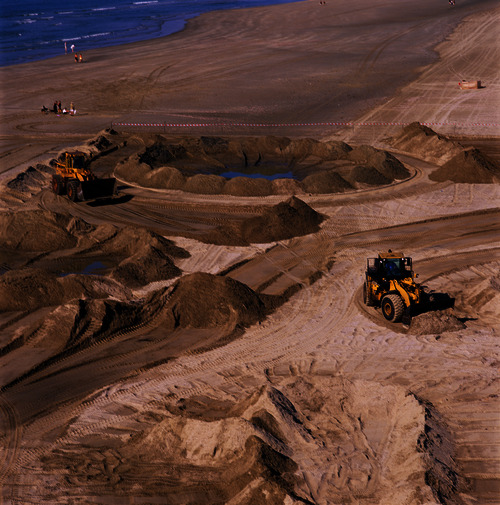 Aleksandra Mir 'First Woman on the Moon', Wijk aan Zee (NL), 1999