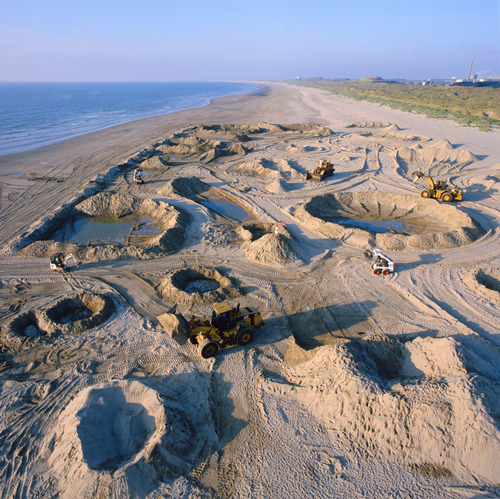 Aleksandra Mir 'First Woman on the Moon', Wijk aan Zee (NL), 1999