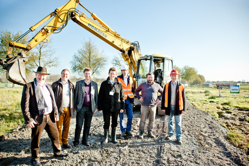 Eerste spadesteek in het bijzijn van het Schepencollege en de burgemeester