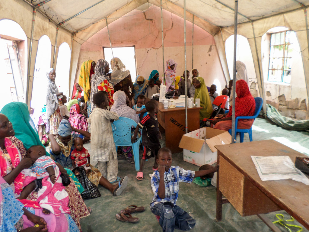 Teams have been able to offer medical consultations to the population in Gambaru inside a tent that was put up in health center that has been burnt down.