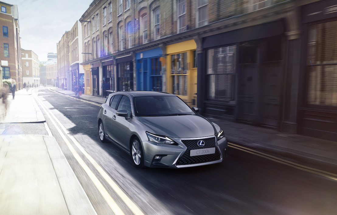 LA LEXUS CT 200h ADOPTE UNE LIGNE PLUS SPORTIVE, UN HABITACLE ACTUALISÉ & DES ÉQUIPEMENTS INNOVANTS