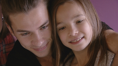 D5R - Mol (Nick De Vucht) en Eline (Britt Haenraets) - (c) VRT