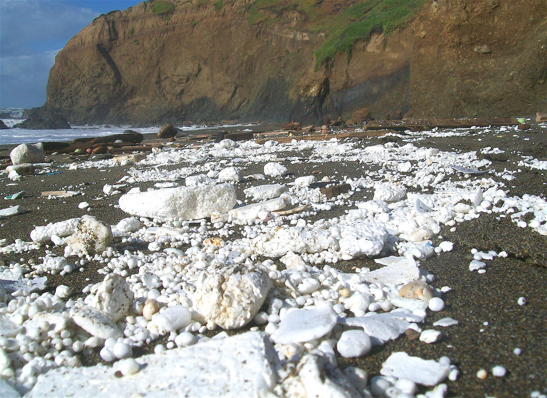 St. Vincent and the Grenadines bans non-environmentally friendly material : Styrofoams