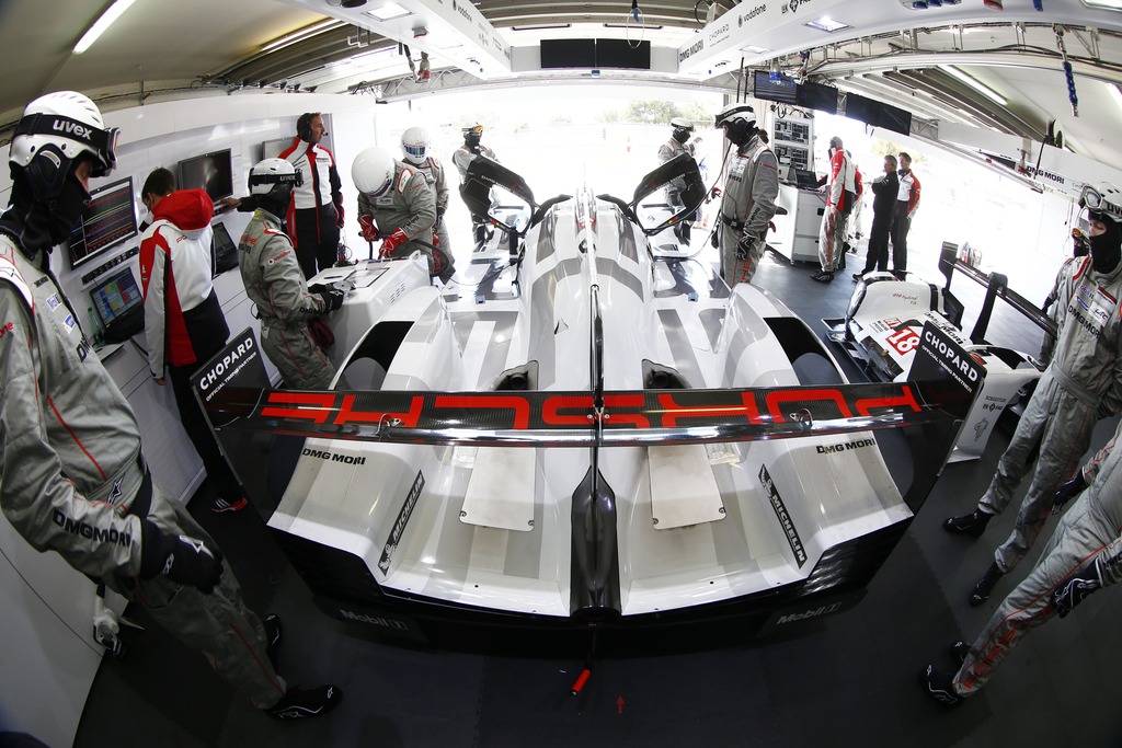 Porsche 919 Hybrid, Porsche Team: Romain Dumas, Neel Jani, Marc Lieb