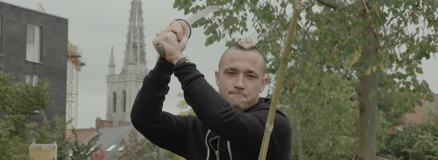 Rode Duivel Radja Nainggolan als ninja in Fanatico