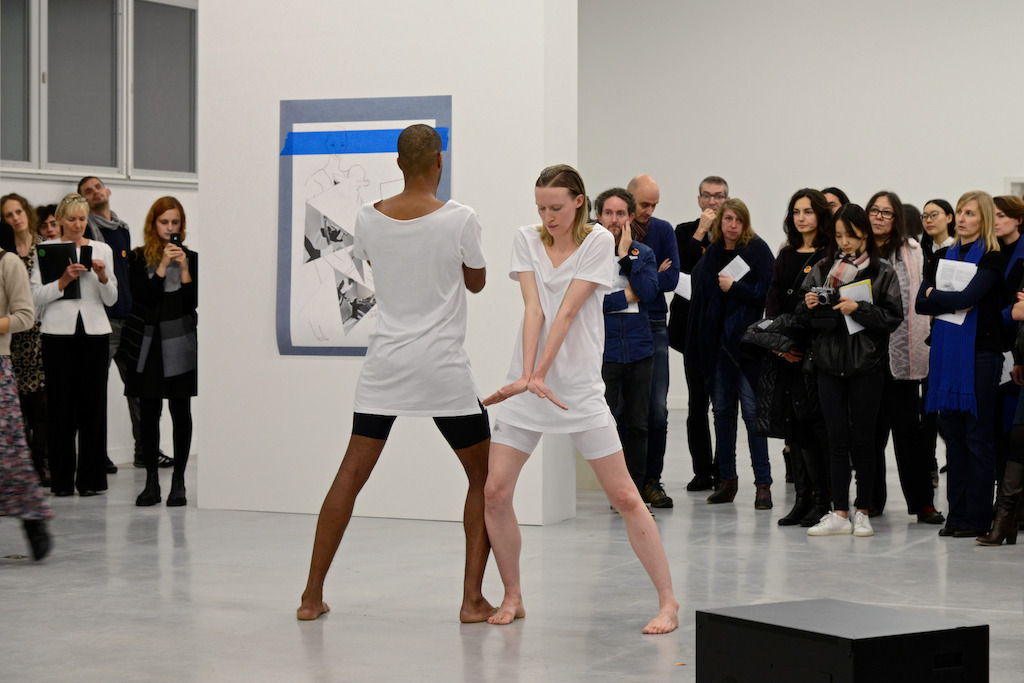Jimmy Robert, A clean line that starts from the shoulder.<br/>Performance de Jimmy Robert avec Gala Moody au M - Museum Leuven, 19 novembre 2015<br/>Photo (c) Isabelle Arthuis