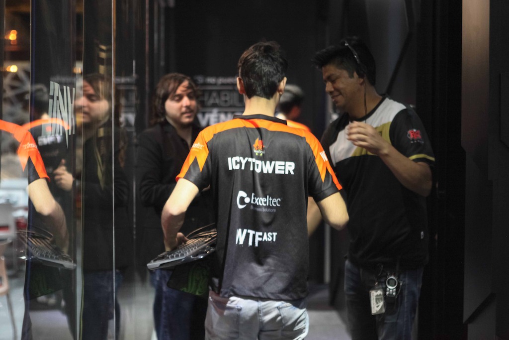 Icytower, carrilero central de Predators eSports