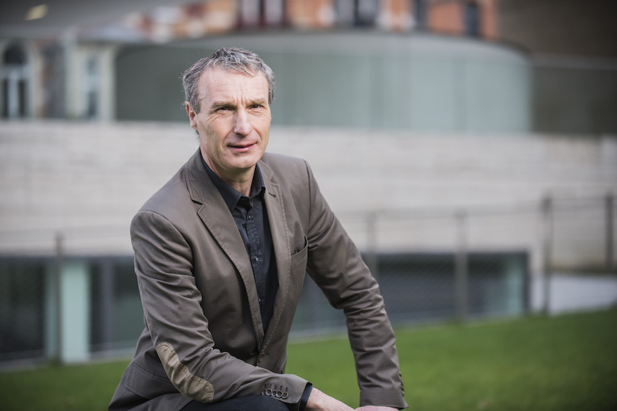 Luc Delrue, directeur van het M-Museum Leuven, wordt nieuwe Secretaris-Generaal van het Departement Cultuur, Jeugd, Sport en Media.
