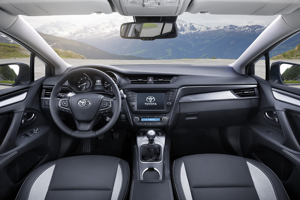 Avensis Interior