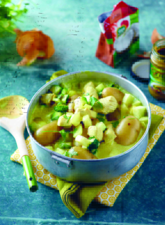 Indiase curry met kip, courgette, kokos, kurkuma, krieltjes en koriander