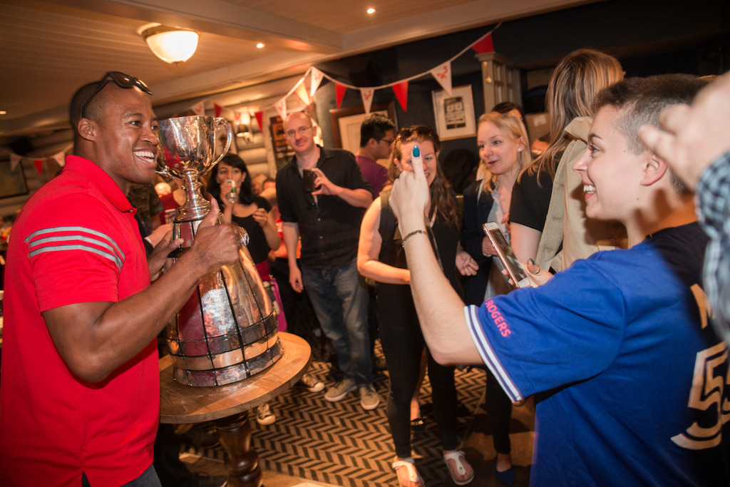 Henry Burris poses for a fan. Photo Credit: Jim Ross/CFL