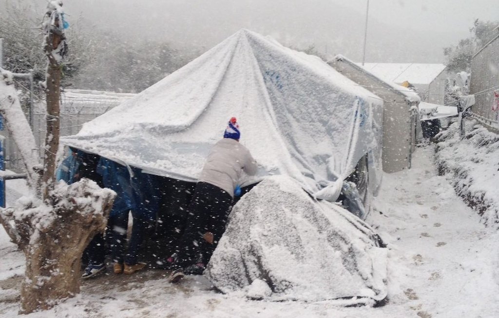 In de kampen op Lesbos, Griekenland, moeten vluchtelingen noodgedwongen in de sneeuw verblijven © Daniel Barney