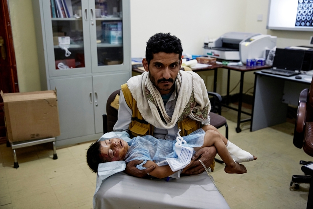 System identifier<br/>: MSF150254<br/>Title<br/>: Sa'ada City Hospital<br/>Photographer / cameraman<br/>: Sebastiano Tomada<br/>Countries:<br/>Yemen<br/>Description<br/>: A father holds his wounded child at the MSF supported Ministry of Health hospital in<br/>Sa'ada city. SSaudi led coalition forces have been carrying out air strikes on a daily basis in Yemen's<br/>Sa'ada warning civilians to leave the province after declaring the entire territory a "military<br/>target".June 15, 2015.<br/>(Photo by Sebastiano Tomada/Getty Images Reportage