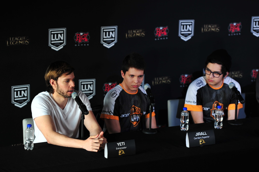 Yeti, Jirall y Seiya