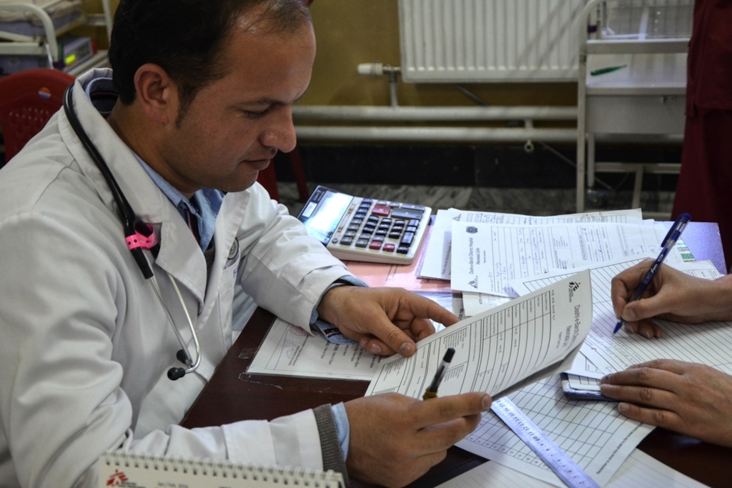 Dasht-e-Barchi Peaditrician doctor filling in paperwork. Photographer: Kate Stegeman/MSF