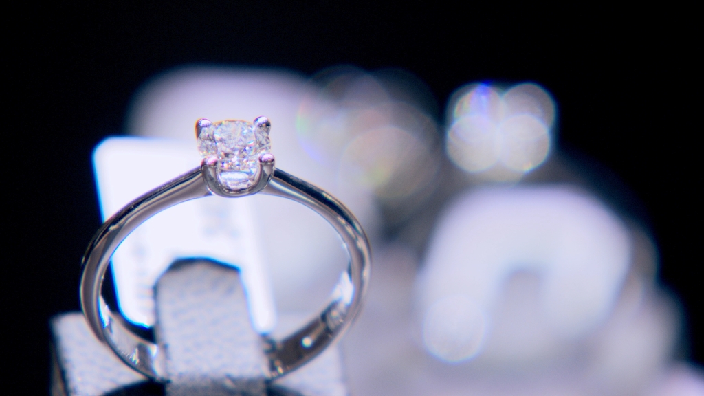 Een doe-het-zelf-diamanten ring<br/>Voor hetzelfde geld (c) VRT