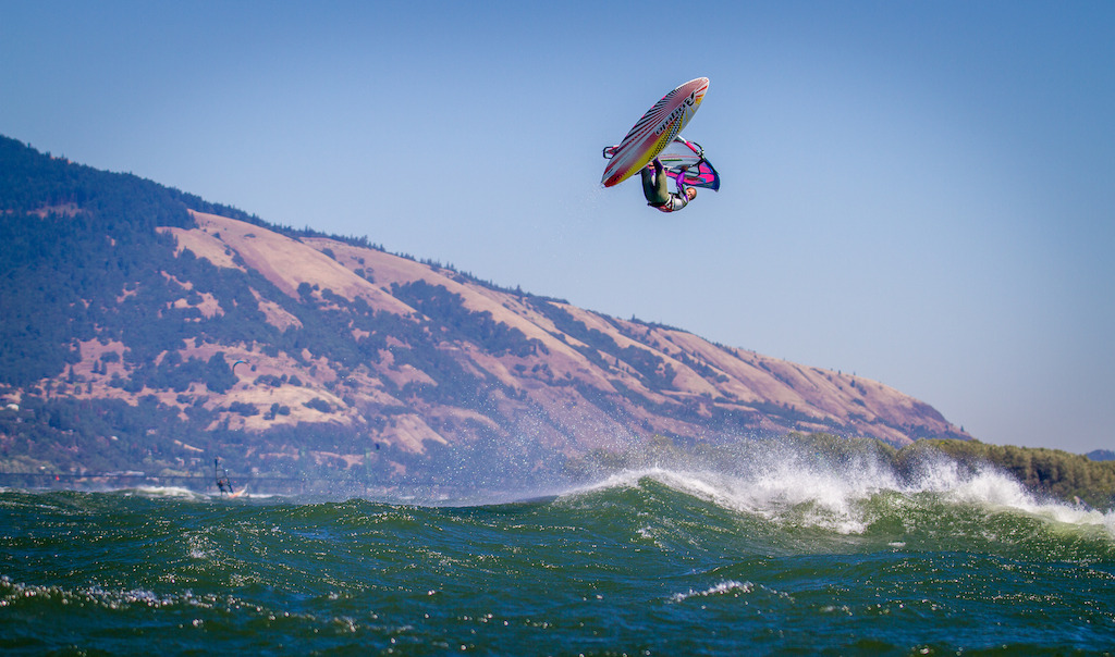 OUTFOUND - Windsurfer