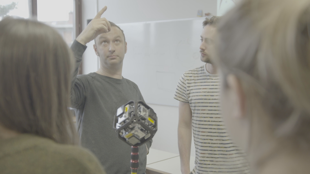 Het leven door een virtuele bril- Koppen (c) VRT