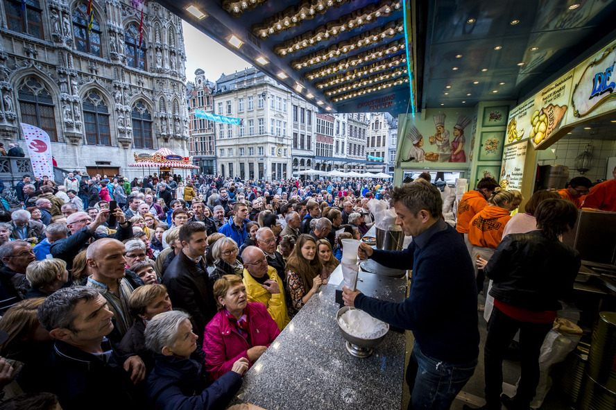 FOTO'S: Radio 2 trakteerde zijn luisteraars op smoutebollen