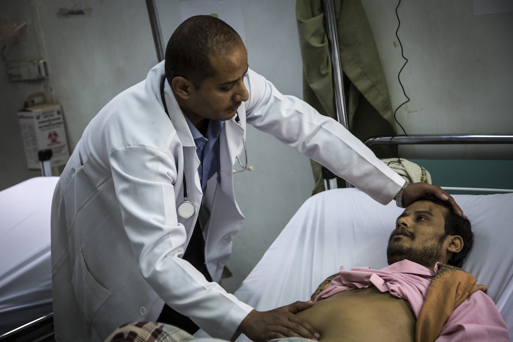 Dr Ahmed al Jouneid - head of emergency department of the Al Koweit university hospital in Sana’a - s auscultating a patient. Over the past 12 months, the salaries of the civil servants in Yemen, including health workers, haven’t been paid, or only to a limited extent, increasing the difficulties to provide decent healthcare. Photographer: Florian SERIEX
